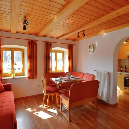 Schoenes In In Waldnaehe *