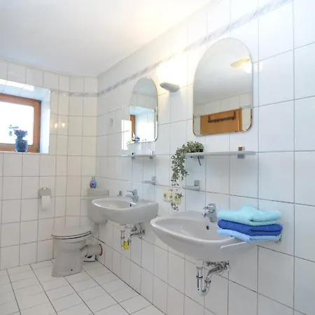 Schoenes In In Waldnaehe Feriehus *