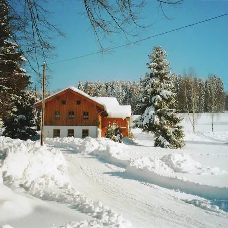 Schoenes In In Waldnaehe *