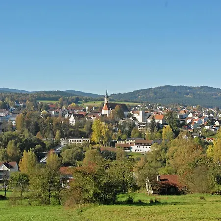 Schoenes In In Waldnaehe *