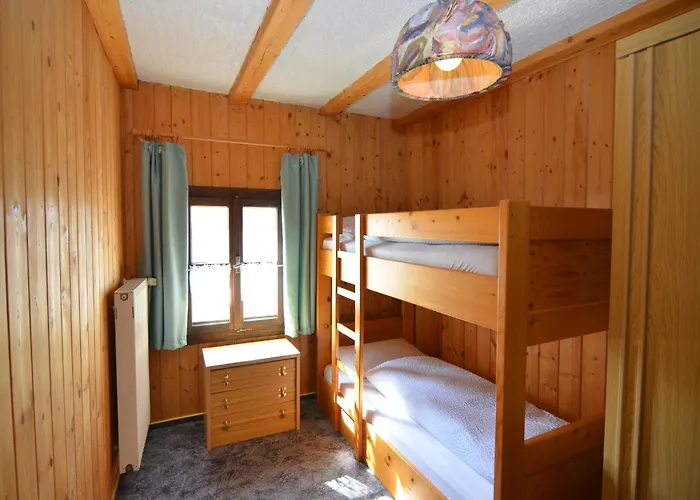 Schoenes In In Waldnaehe *